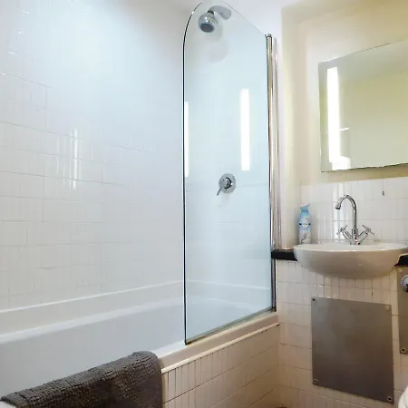 The Darwin At Victoria Court * Leeds (West Yorkshire)